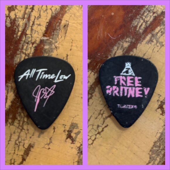 All Time Low guitar pics and more - Picture 5 of 6